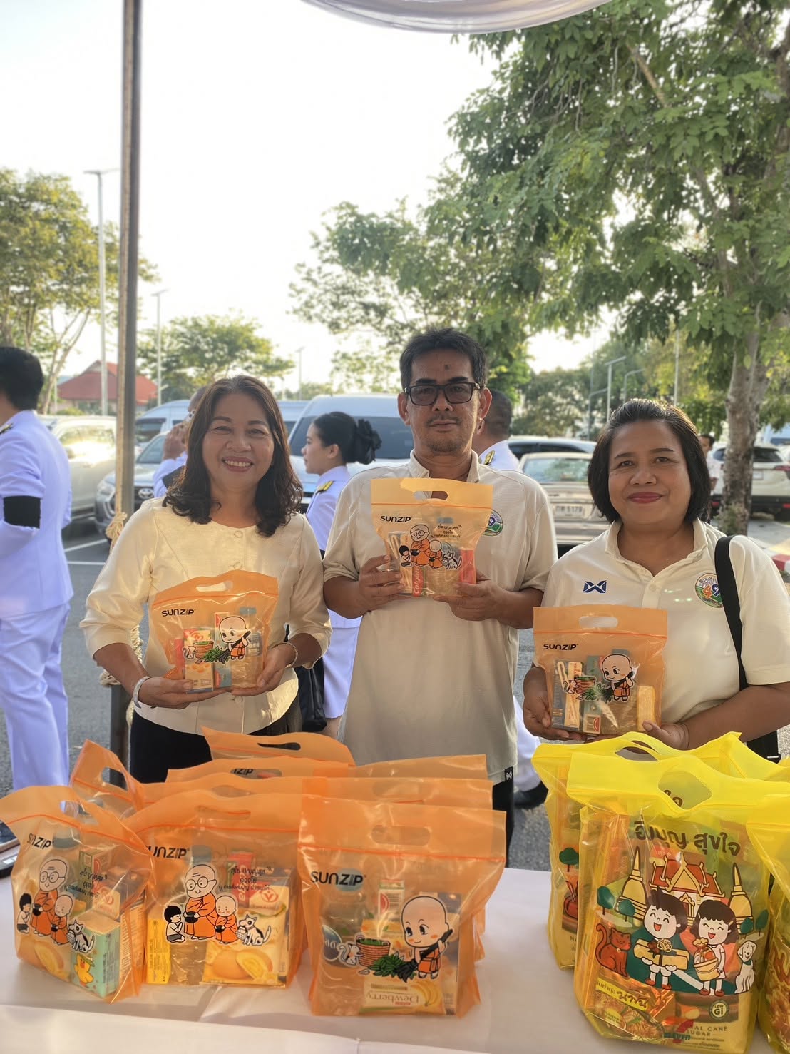 title - พิธีสวดพระพุทธมนต์ ทำบุญตักบาตร ถวายเป็นพระราชกุศล และพิธีวางพวงมาลา เนื่องในวันคล้ายวันสวรรคต พระบาทสมเด็จพระบรมชนกาธิเบศร มหาภูมิพลอดุลยเดชมหาราช บรมนาถบพิตร “วันนวมินทรมหาราช” ประจำปี 2569